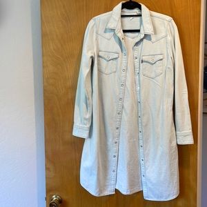 Levi’s long shirt